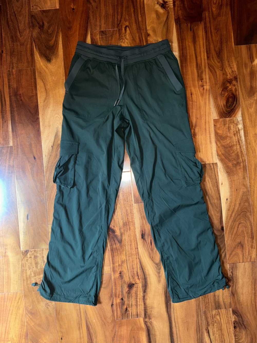 Lululemon Dance studio mid rise cargo pant size M legacy green